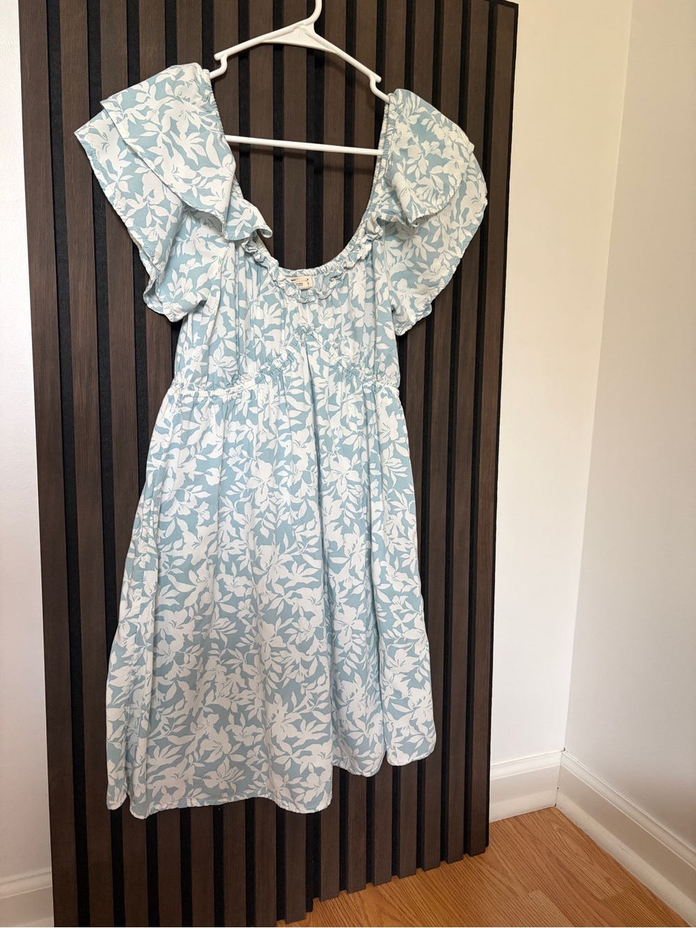 Billabong Women’s L Floral Mini Dress Blue White 100% Viscose Flutter Sleeves - Picture 6 of 9
